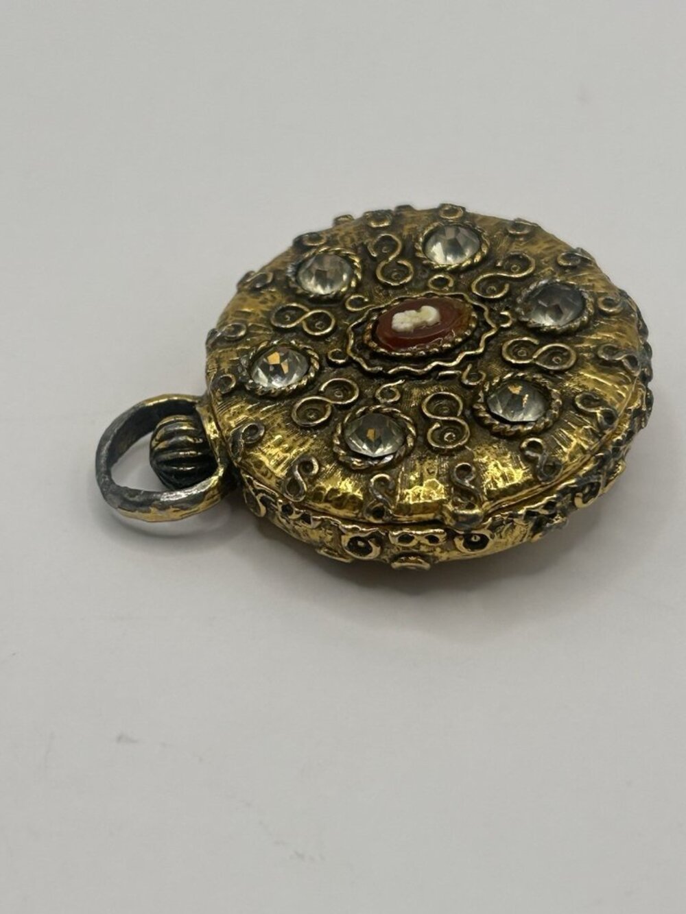 Vintage Mary Chess "Tapestry” Solid Perfume Compact Locket Original tag Cameo - Picture 16 of 16